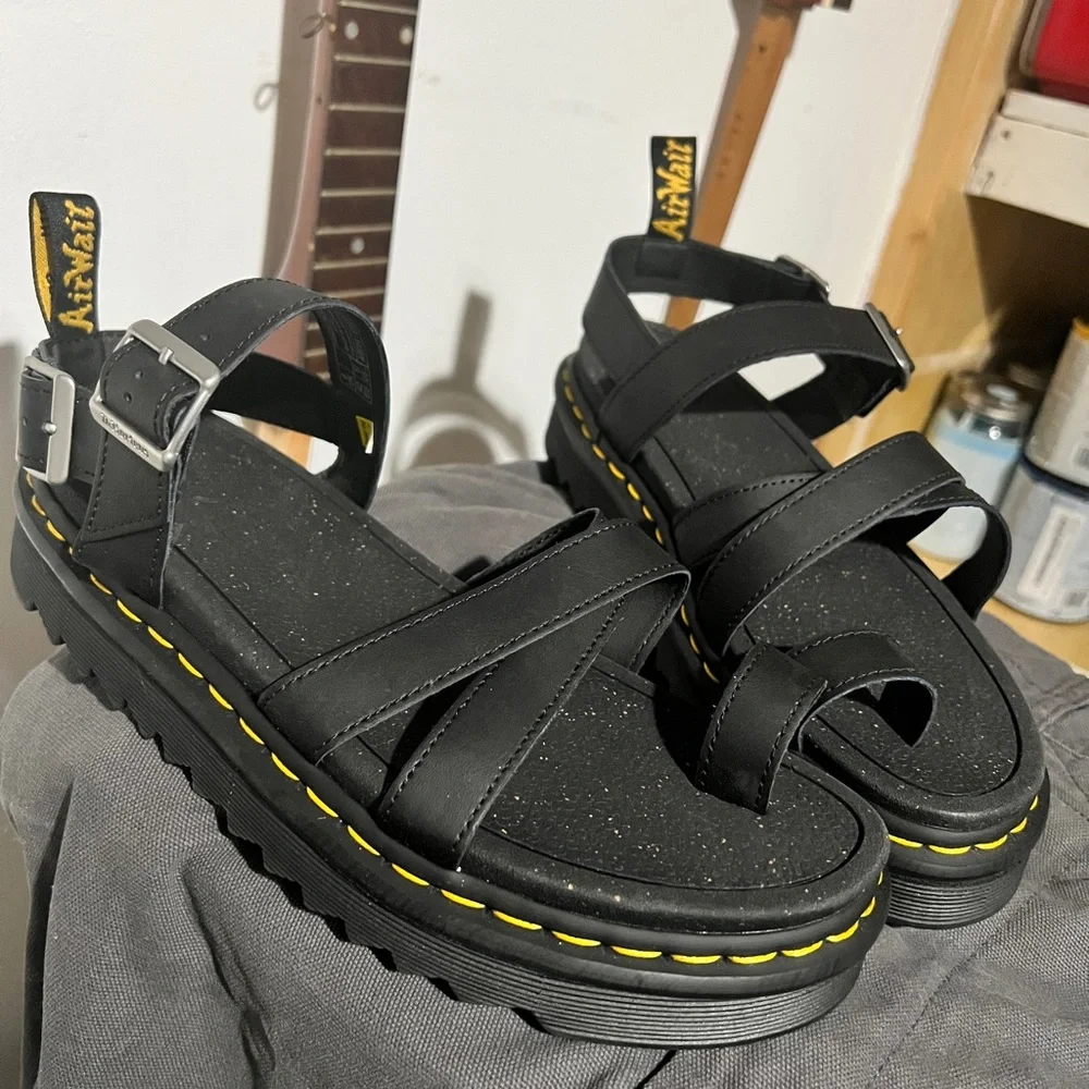 Dr. Martens NWOT women’s 10 Avry Hydro Leather Black Sandals chunky y2k strappy - Picture 1 of 5